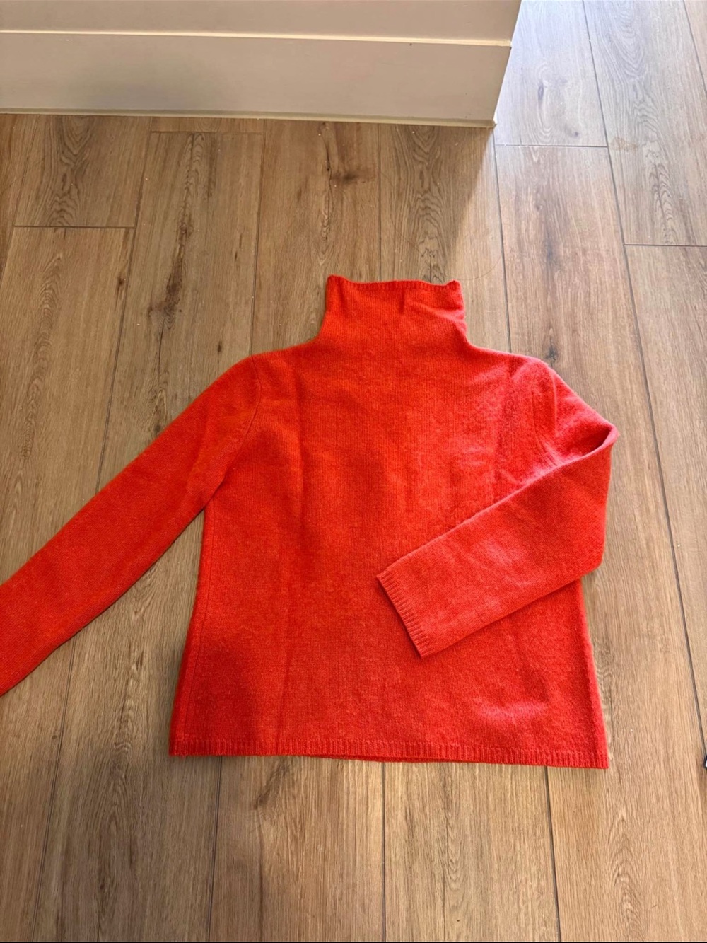 BELFORD 100% CASHMERE SWEATER